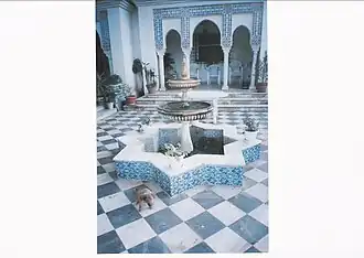 Cour d'une résidence du Fahs