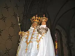 La statue dans l'église, avec la colombe, en 2012.