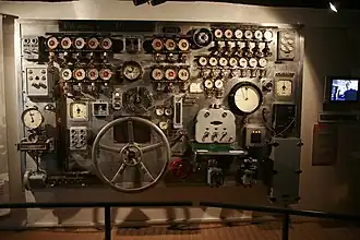 Le tableau de commande de la machine du Vauquelin (Inv. 17 CN 38).