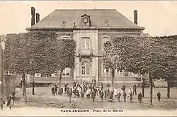 La place de la mairie vers 1910.