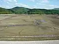 Le lac de barrage en 2014, temporairement vidé