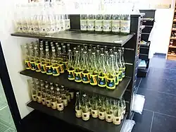 Nouveaux flacons pour l'eau minérale.