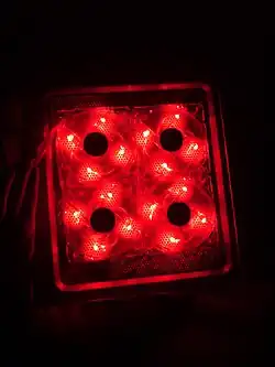 Quatre ventilateurs de 120&nbsp;mm sur la porte d'un HAF 932