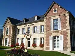 L'ancien asile Saint-Corneille, aujourd'hui mairie.