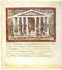 6 lignes de texte en bas et une scène où des personnes sont devant un bâtiment à fronton et colonnes en fond de face.