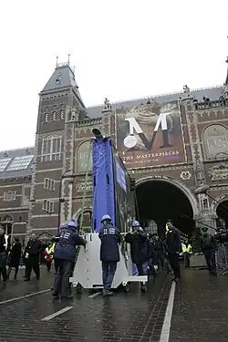 Transport dans l'aile sud du Rijksmuseum, 11 décembre 2003.