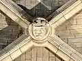 3e&nbsp;travée, clé de voûte : armes du duc de Verneuil.