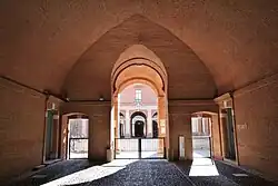Saint-Jean : vestibule central (porche).