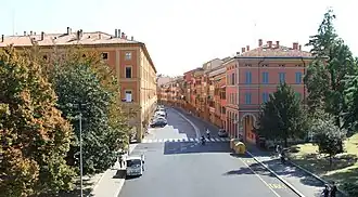 Via Saragozza, dentro la porta