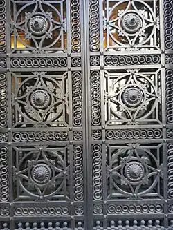 Porte droite du Palais sur la Via dell'Oriuolo 39.