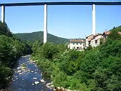 Viaduc de la N88 sur le Lignon, entre Monistrol et Saint-Maurice-de-Lignon.