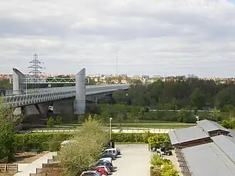 Le pont au niveau du début de la traversée de la Seine.