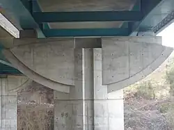 Pile marteau avec chevêtre architecturé - Viaduc de l'Hyrôme Maine-et-Loire.