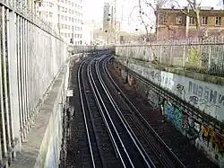 Rampe de la ligne de métro menant au viaduc hélicoïdal du quai de la Rapée