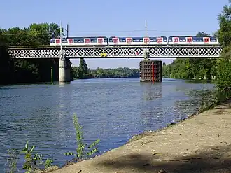 Viaduc vu depuis le boulevard Folke-Bernadotte (côté sud du viaduc) au Pecq.