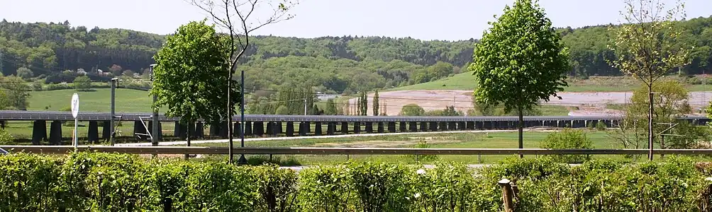 Le viaduc de Lorentzweiler enjambe la vallée de l'Alzette.