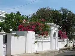 Rue dans le centre historique de Pondichéry, ancienne capitale des Indes françaises et chef-lieu du Territoire.