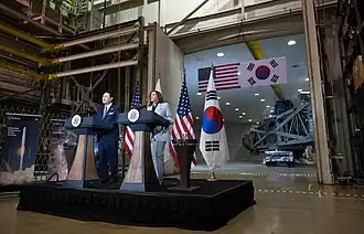 Harris et le président sud-coréen Yoon Suk Yeol au Goddard Space Flight Center, en 2023.
