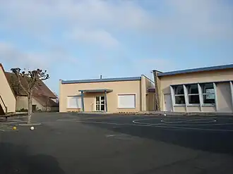 L'école élémentaire de Vicq-Exemplet en 2012.