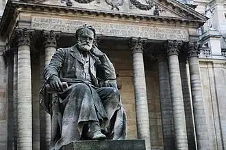 Victor Hugo, cours d’honneur de la Sorbonne, Paris.