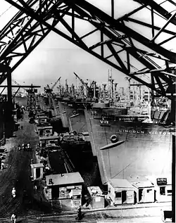 Série de Victory ships en construction en Californie