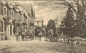 La meute à la villa des Dragons chez Monsieur Gaston de Sinçay.