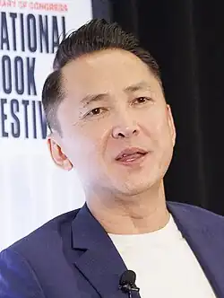 Description de l'image Viet Thanh Nguyen at the 2024 Library of Congress National Book Festival in Washington, D.C. on August 24, 2024 (cropped).jpg.