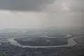 La rivière de Saïgon vue d'un avion à l'atterrissage