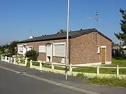 Des habitations post-Nationalisation groupées par deux.