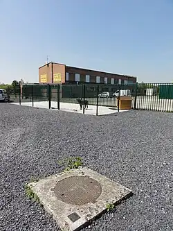 Le puits no&nbsp;2 dans son environnement.