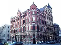 480-486 : Waddell, Vieux Sun Life