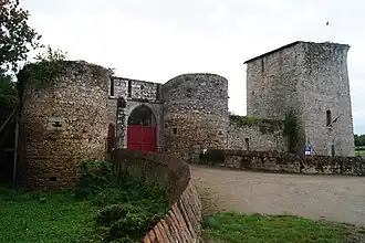 Le vieux château des Essarts.