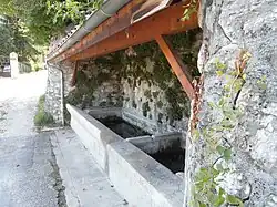 Vieux lavoir des Côtes.