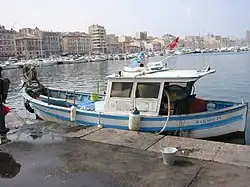 Bateau de pêche traditionnelle pointu Marseillais.