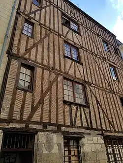 24 rue du Petit-Soleil, maison XVIe s.