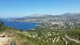 Vue de Cassis depuis la route des Crêtes.