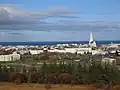 Vue depuis le sommet du Perlan au sud de la Hallgrímskirkja dominant le centre-ville de Reykjavik.
