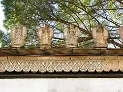 Décor latéral de toit de temple reconstitué au XIXe&nbsp;siècle, Villa Giulia.