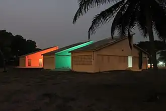 Vue de nuit du centre communautaire