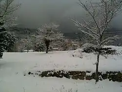 Village de Seillans vue du champ Chaix l'hiver.