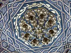 Motif central du plafond mudéjar du palais des ducs de Maqueda à Tolède (XIIIe&nbsp;siècle).