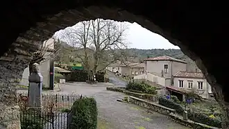 Vue près de l'église.