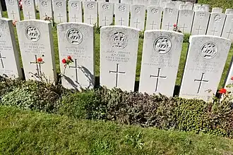 Tombes de soldats tombés en août 1918 lors de la libération du village.