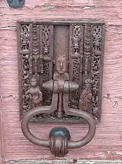 La serrure ouvragée (XVe et XVIe&nbsp;siècles) du portail.