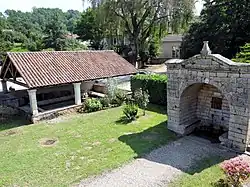Fontaine et lavoir.
