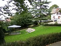 Le jardin de la mairie.