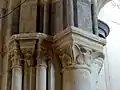 Vue rapprochée des chapiteaux à g. de la vue précédente, déplacés vers ici après la réfection de la voûte.
