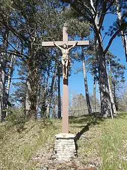 et la croix du Christ.