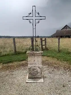 Calvaire situé près de la mairie