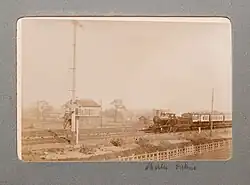 La Charles Dickens approchant de la gare de Harrow & Wealdstone vers 1900.